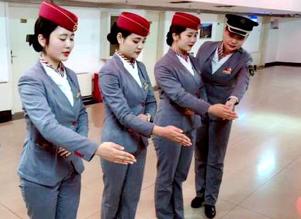 傳承光榮傳統，堅持崗前禮儀培訓，用心服務春運旅客